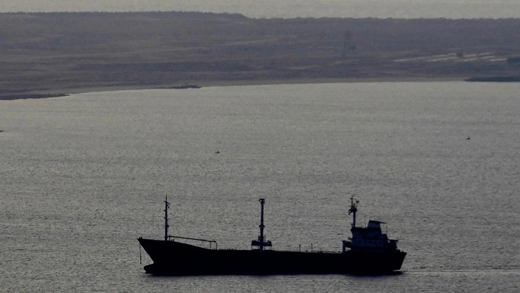 Trump's Shipping Security Plan Fails to Sway Insurance Markets Amid Hormuz Tensions