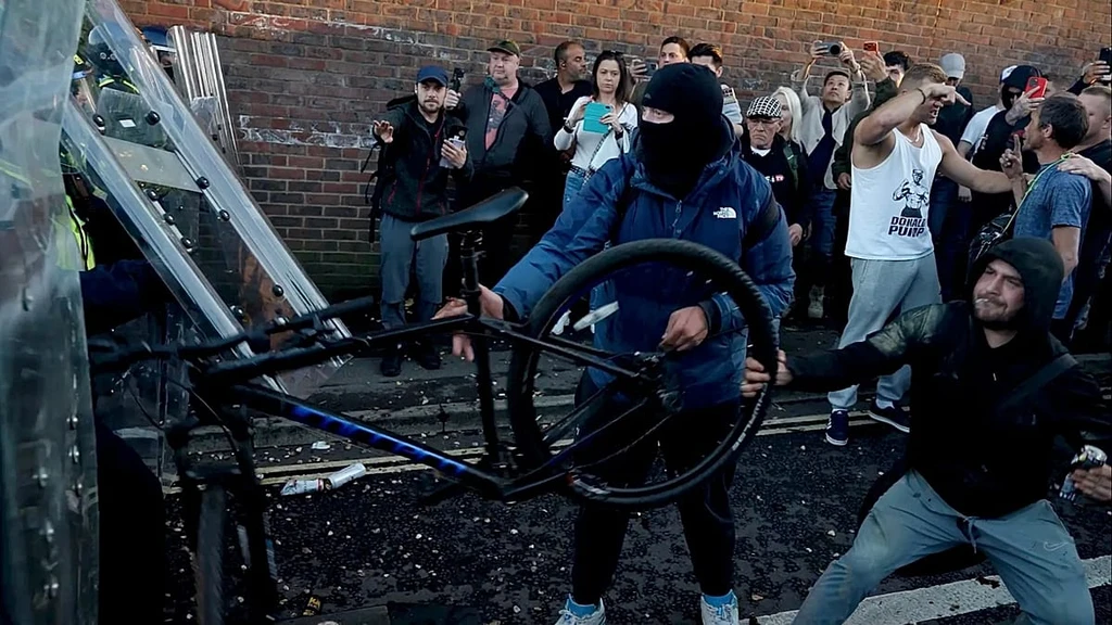 Two Charged After Violent Protests Over Murder of UK Teen Henry Nowak