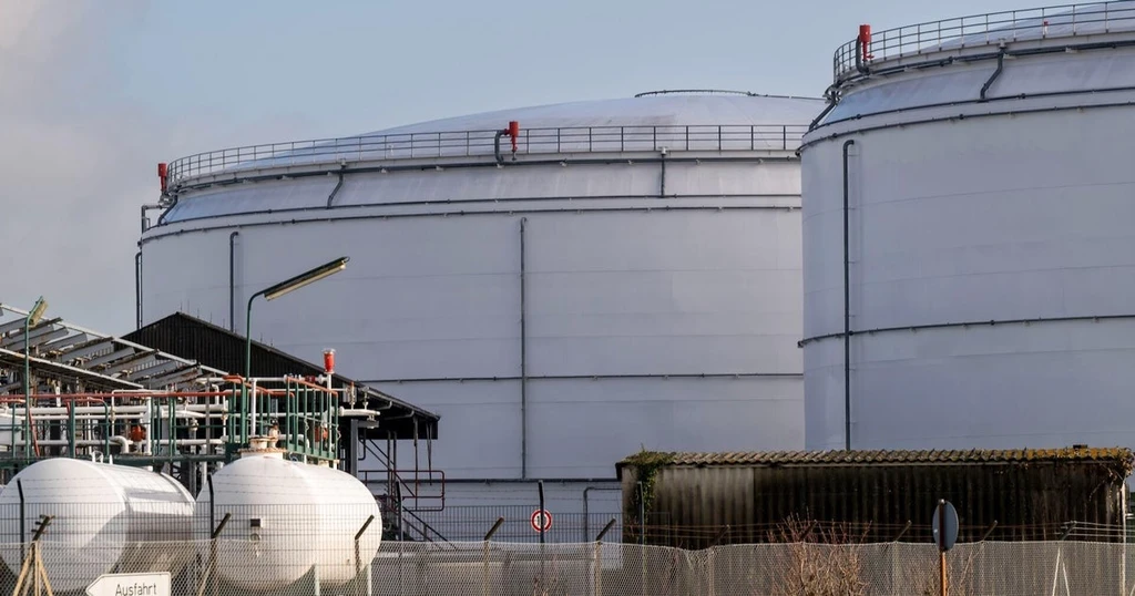 US Oil Reserves Plunge to 40-Year Low Amid Major Release