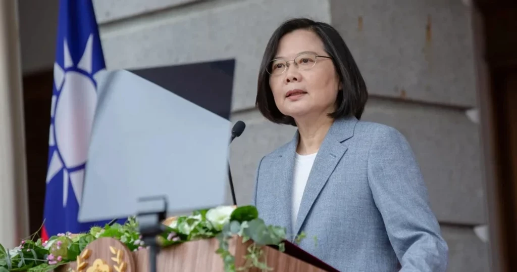 Trump Plans Taiwan Arms Sale Call, Risks Beijing Backlash