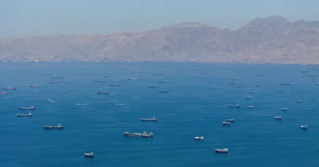 Trump Rejects Iran-Oman Control Over Strait of Hormuz as Deal Remains Elusive
