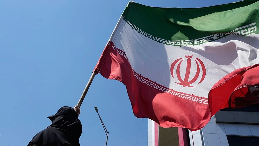 Iran Strikes Kuwait and Bahrain in Retaliation for US Helicopter Downed Near Hormuz