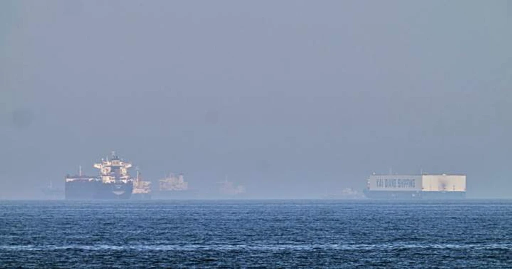 Trump Threatens Force as U.S. Challenges Iran's Strait of Hormuz Closure