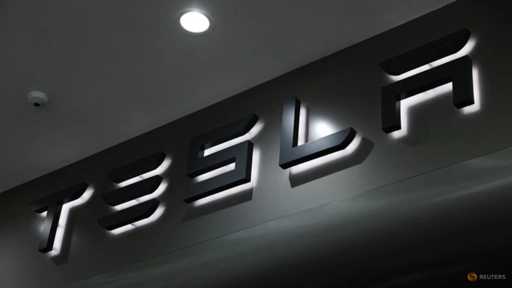 Tesla Recruits Taiwan Chip Engineers for Ambitious AI Fabrication Project