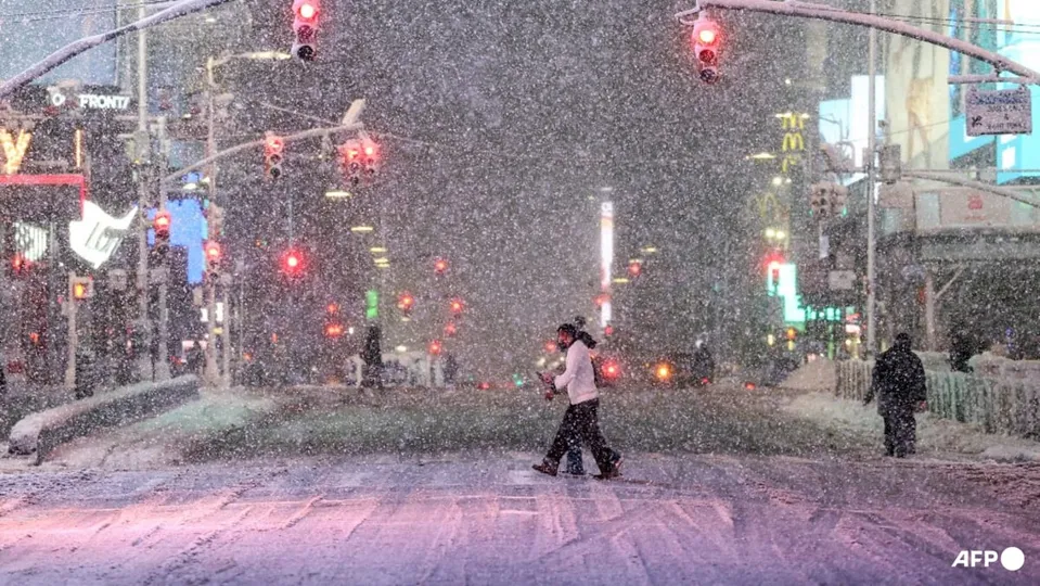 Massive Snowstorm Cripples Northeast Travel, Thousands of Flights Canceled