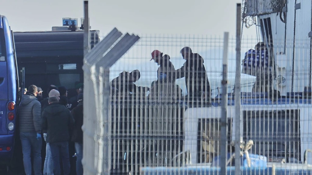 EU to Approve Landmark Law Allowing Migrant Return Hubs Outside Europe