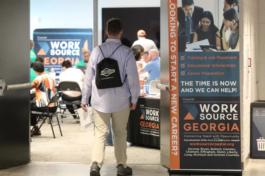 US Jobs Surge in May: 172,000 Added, Unemployment Holds at 4.3%