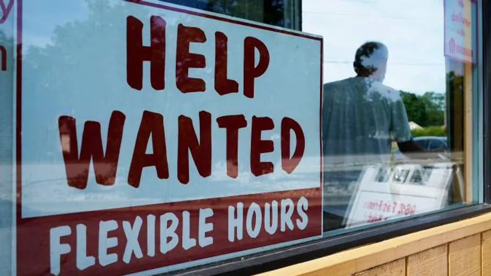 US Economy Slows Sharply, Falling Short of Expectations