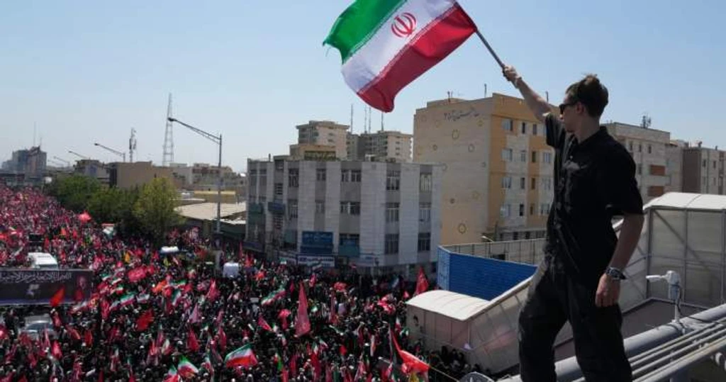 U.S. and Iran Exchange Fire as Interim Peace Deal Unravels