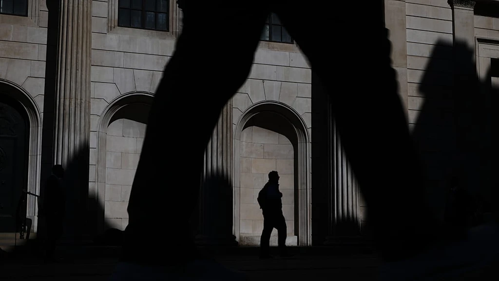 UK Economy Contracts in April Amid Iran War Energy Shock