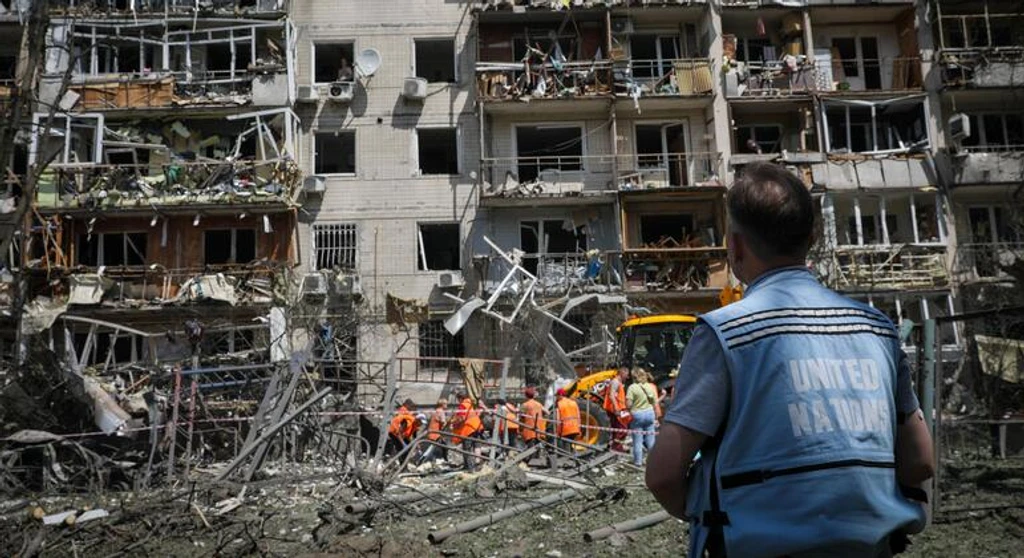 Russia Strikes Kyiv Again: 14 Killed in New Wave of Attacks