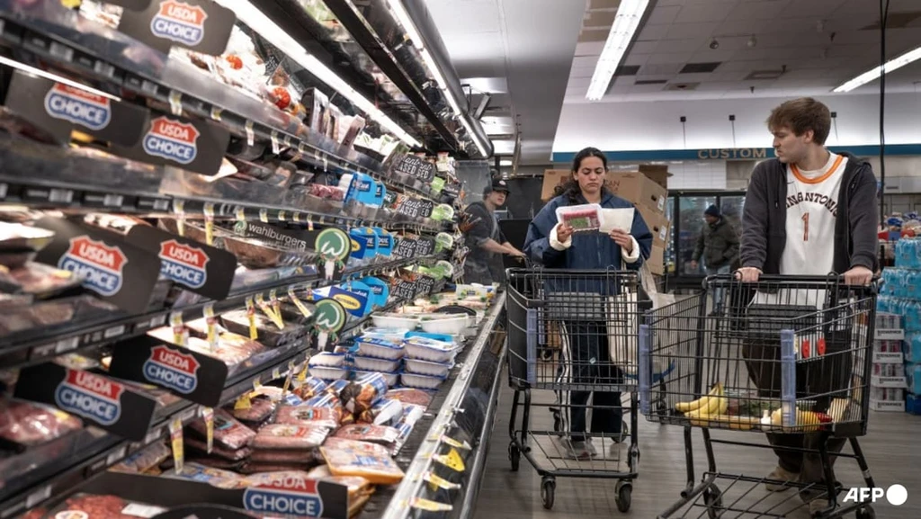 US Q1 GDP Revised Down, Inflation Hits 3-Year High