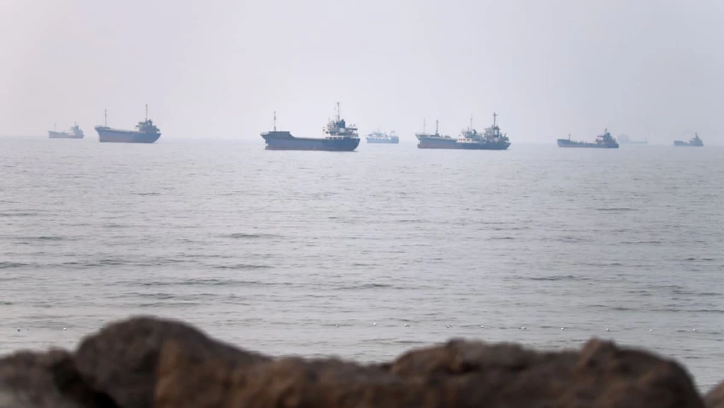 US Launches New Strikes on Iran After Commercial Ships Hit in Strait of Hormuz