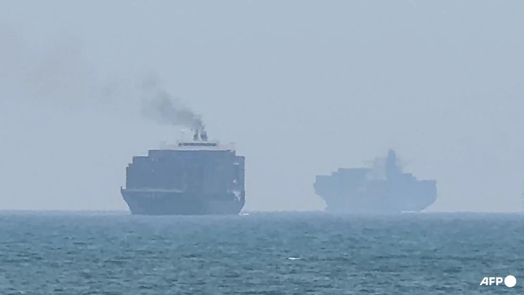 US Launches New Strikes on Iran, Citing Threat to Strait of Hormuz Shipping