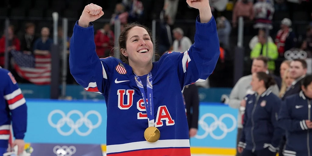 US Women's Hockey Star Defends Men's Team Amidst Apology Controversy