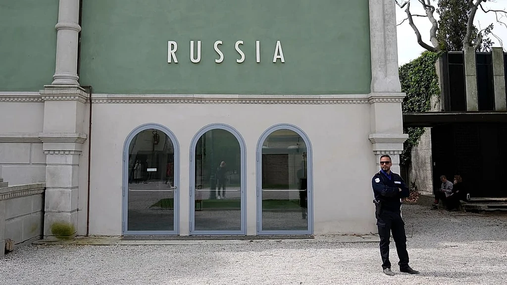 Venice Biennale Jury Resigns as Italy Opposes Russian Participation