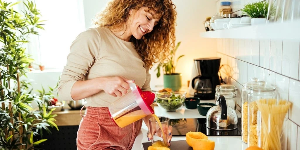 Vitamin C Linked to Healthier Brain Structure in Aging Adults
