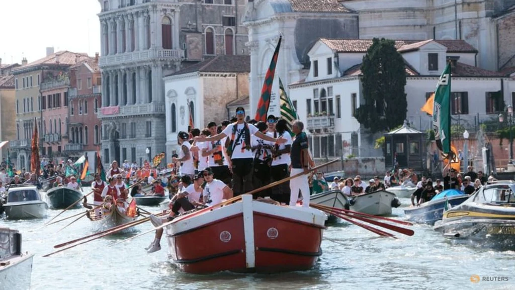 Venezia's Gondola Parade Celebrates Serie A Return