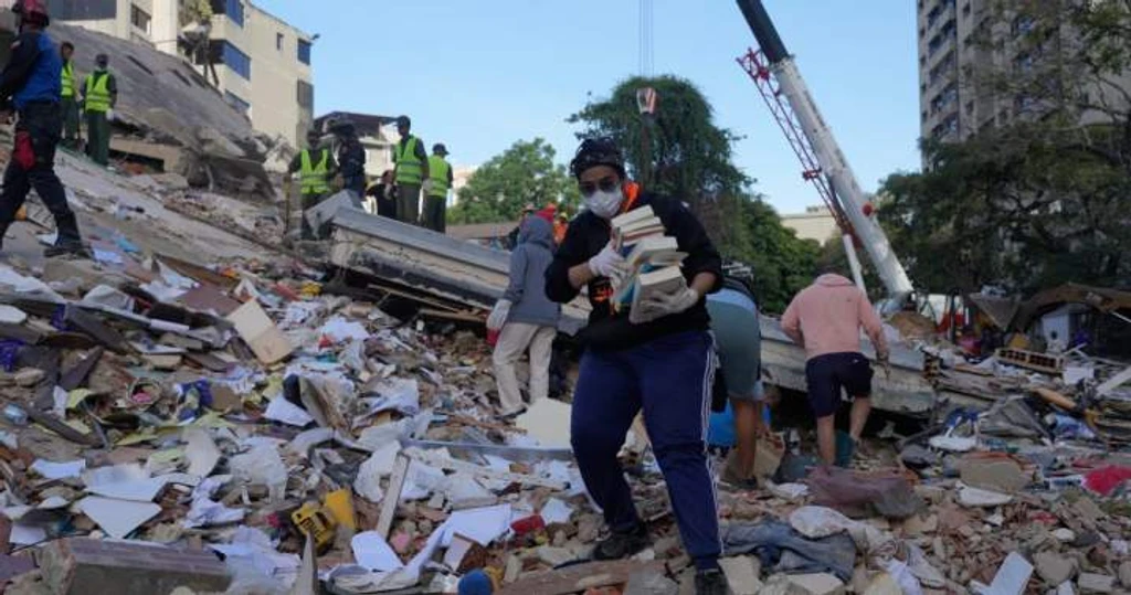 Strong Earthquakes Kill 164 in Venezuela, Acting President Says