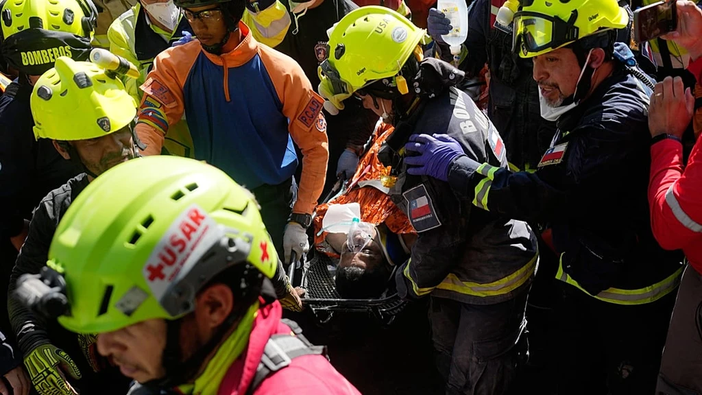 Venezuelan Security Guard Rescued Alive Eight Days After Twin Earthquakes