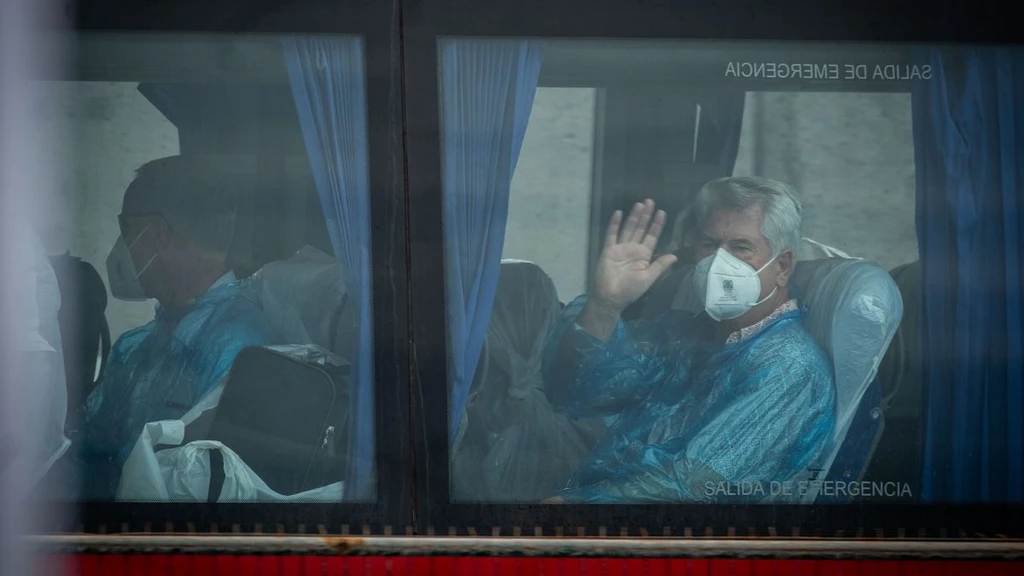 Hantavirus 'Close Contact' Risks Remain Vague After Cruise Outbreak