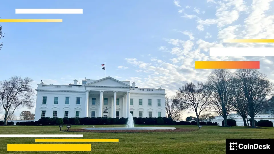 White House Pushes Banks on Stablecoin Rewards for Crypto Bill Advancement