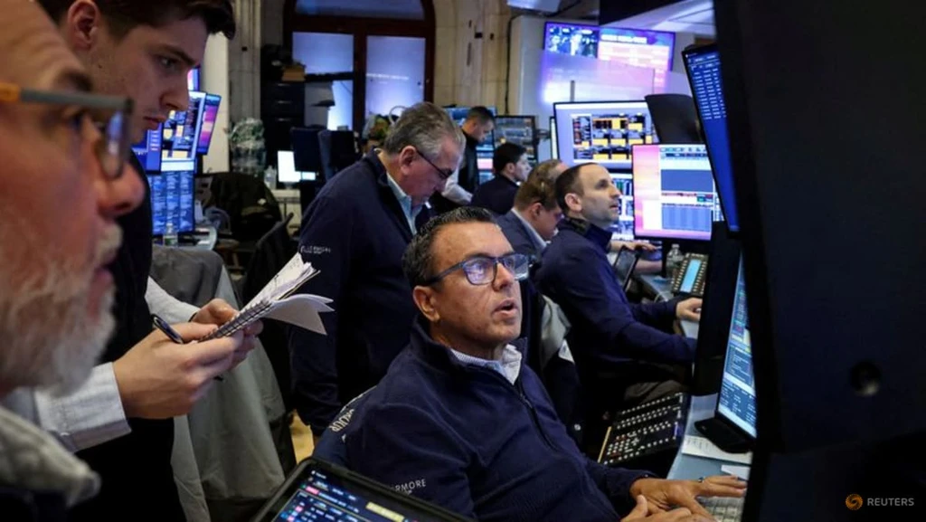 Wall Street Drops as Iran Conflict Fuels Bond Selloff, Oil Surges
