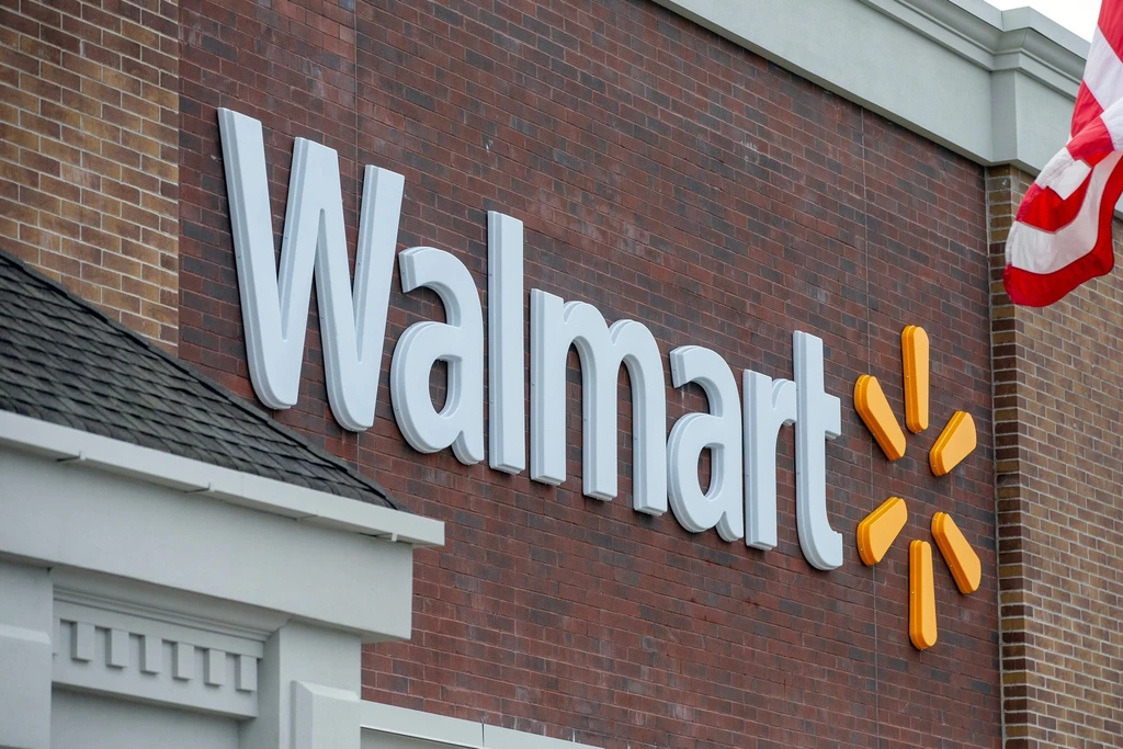 Walmart and Taco Bell Pull Taylor Farms Lettuce Over Cyclospora Outbreak Fears