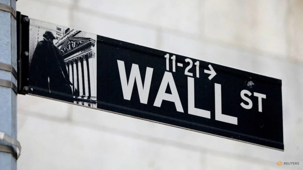 Wall Street Eyes Private Credit Risk Amid AI, Outflow Concerns