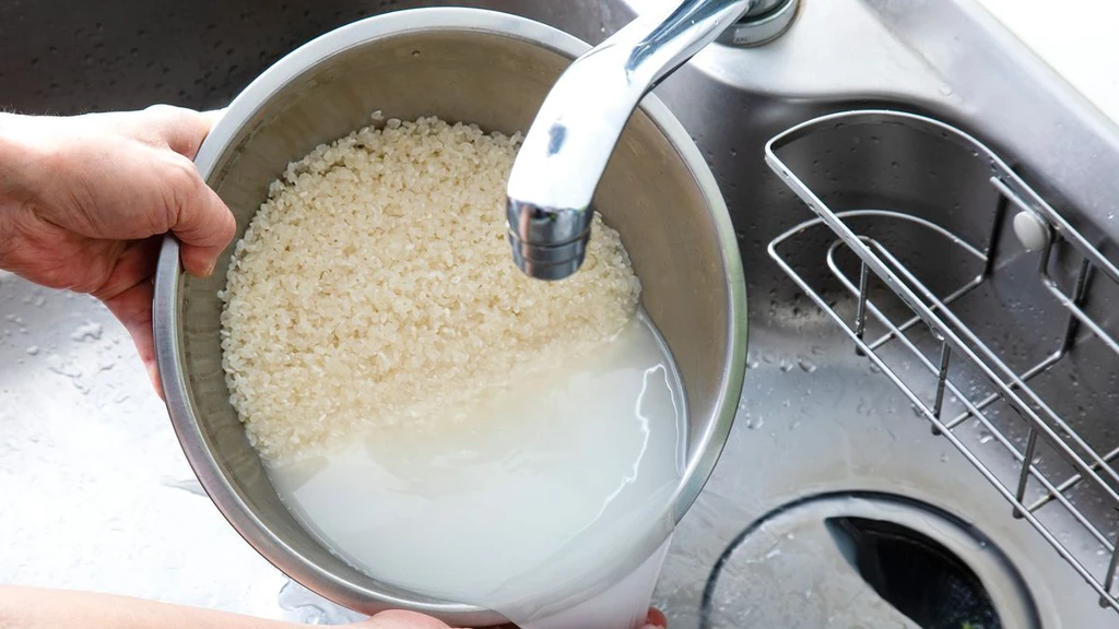 The Science Behind Washing Rice: Texture, Nutrition, and Safety