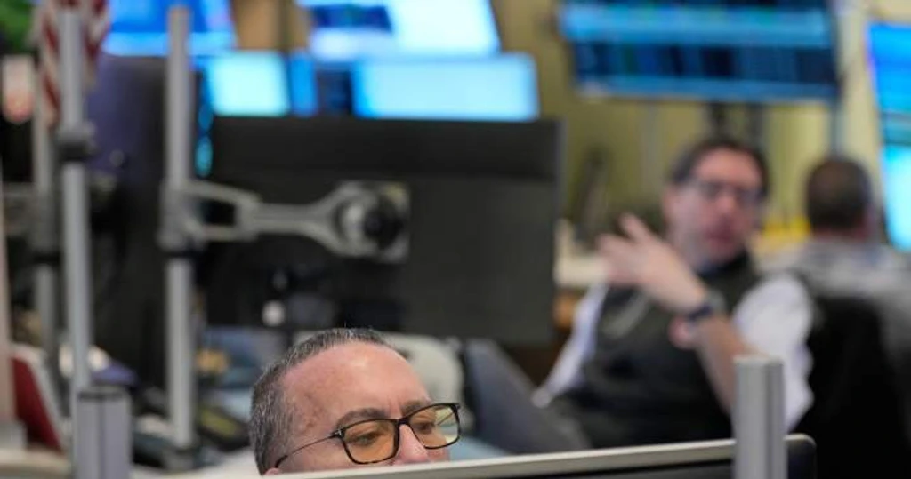 Wall Street Plunges Amid Escalating Iran Conflict and Tech Sell-Off