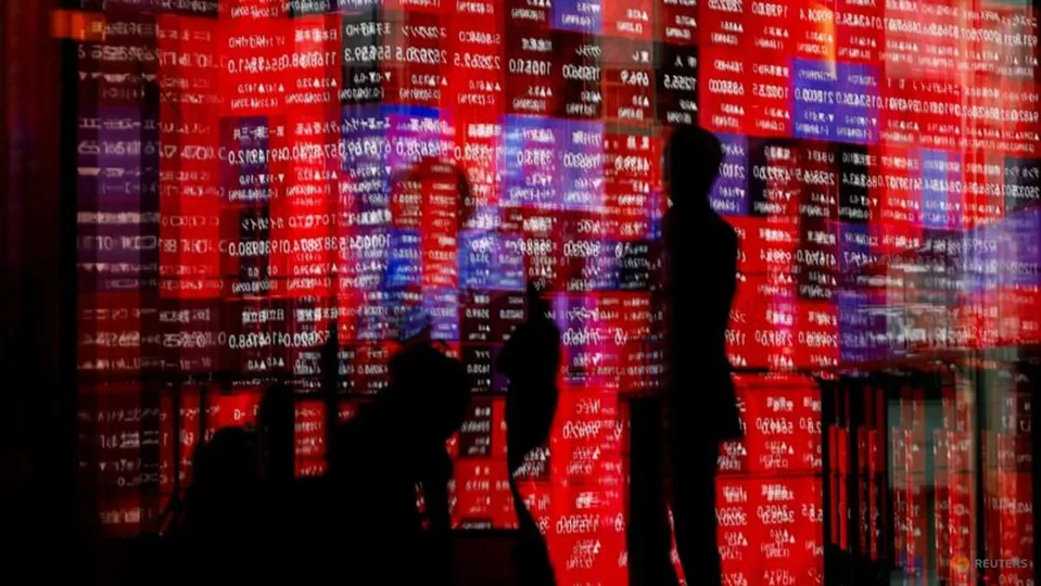 US Tariff Chaos Shakes Markets, Dollar Dips as Nvidia Earnings Loom
