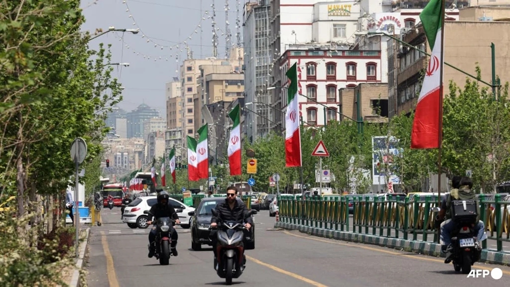 Trump Delays Iran Ceasefire Indefinitely Amidst Government Fractures